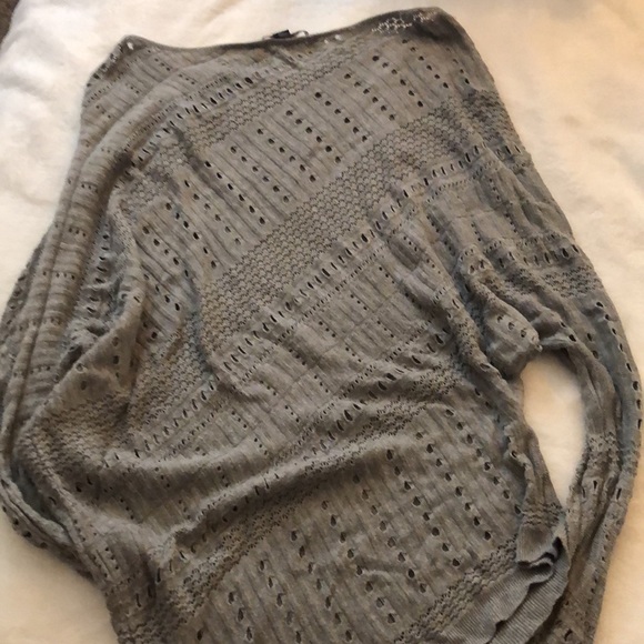 Le Chateau Medium sweater - Picture 4 of 4